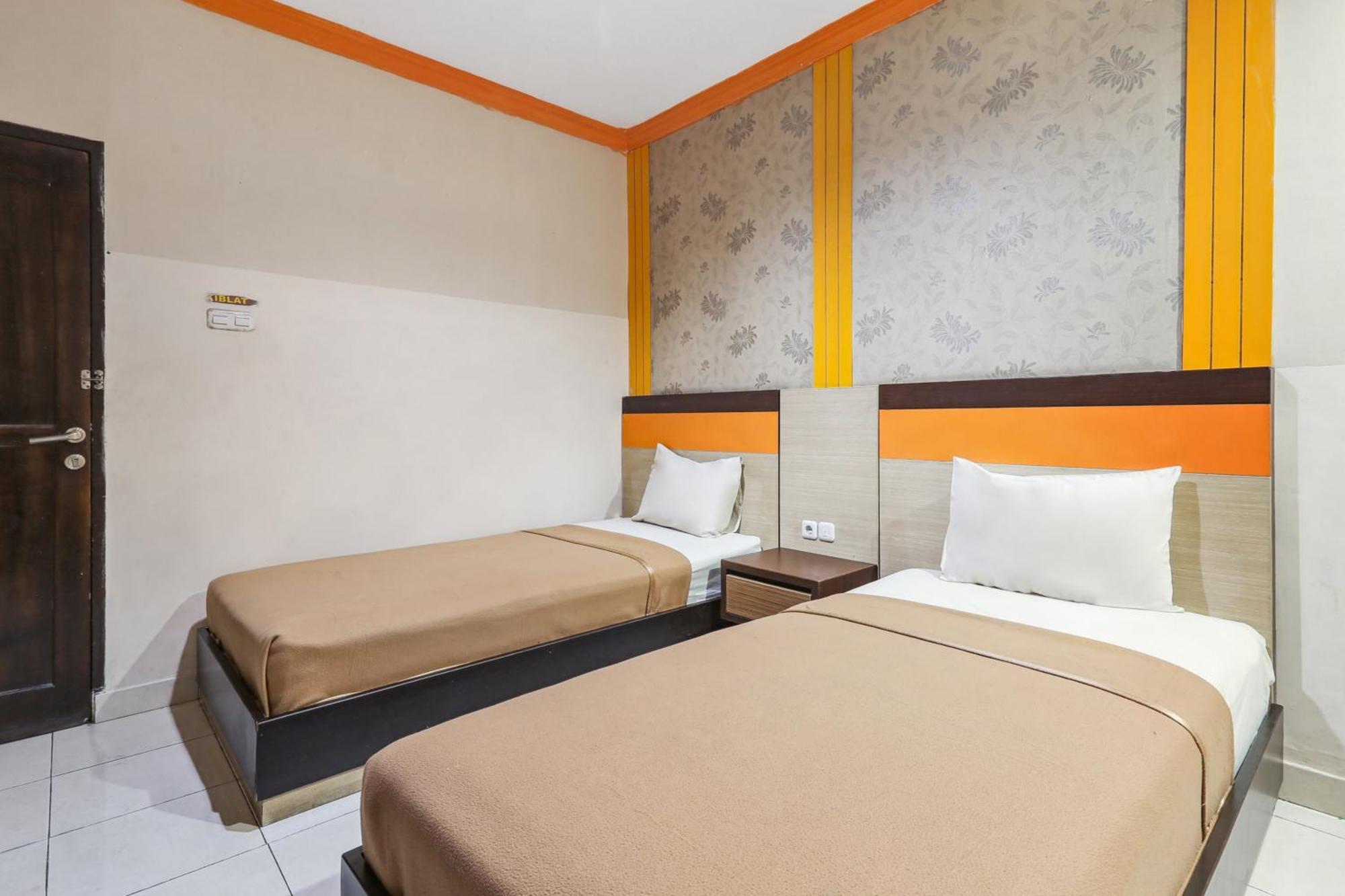 Collection O 93163 Hotel Grand Kartika Parepare Buitenkant foto