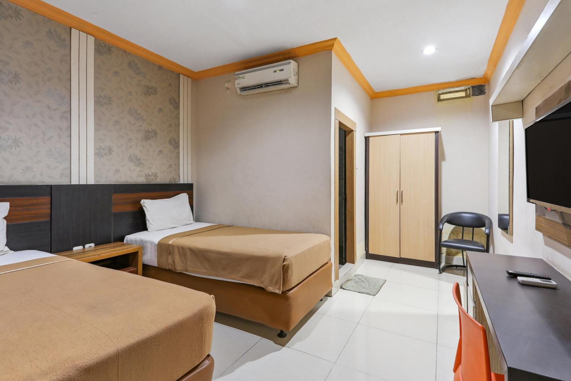 Collection O 93163 Hotel Grand Kartika Parepare Buitenkant foto