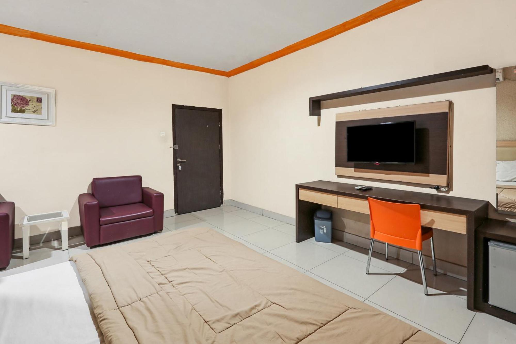 Collection O 93163 Hotel Grand Kartika Parepare Buitenkant foto