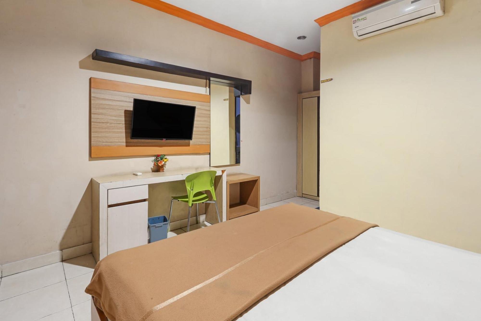 Collection O 93163 Hotel Grand Kartika Parepare Buitenkant foto