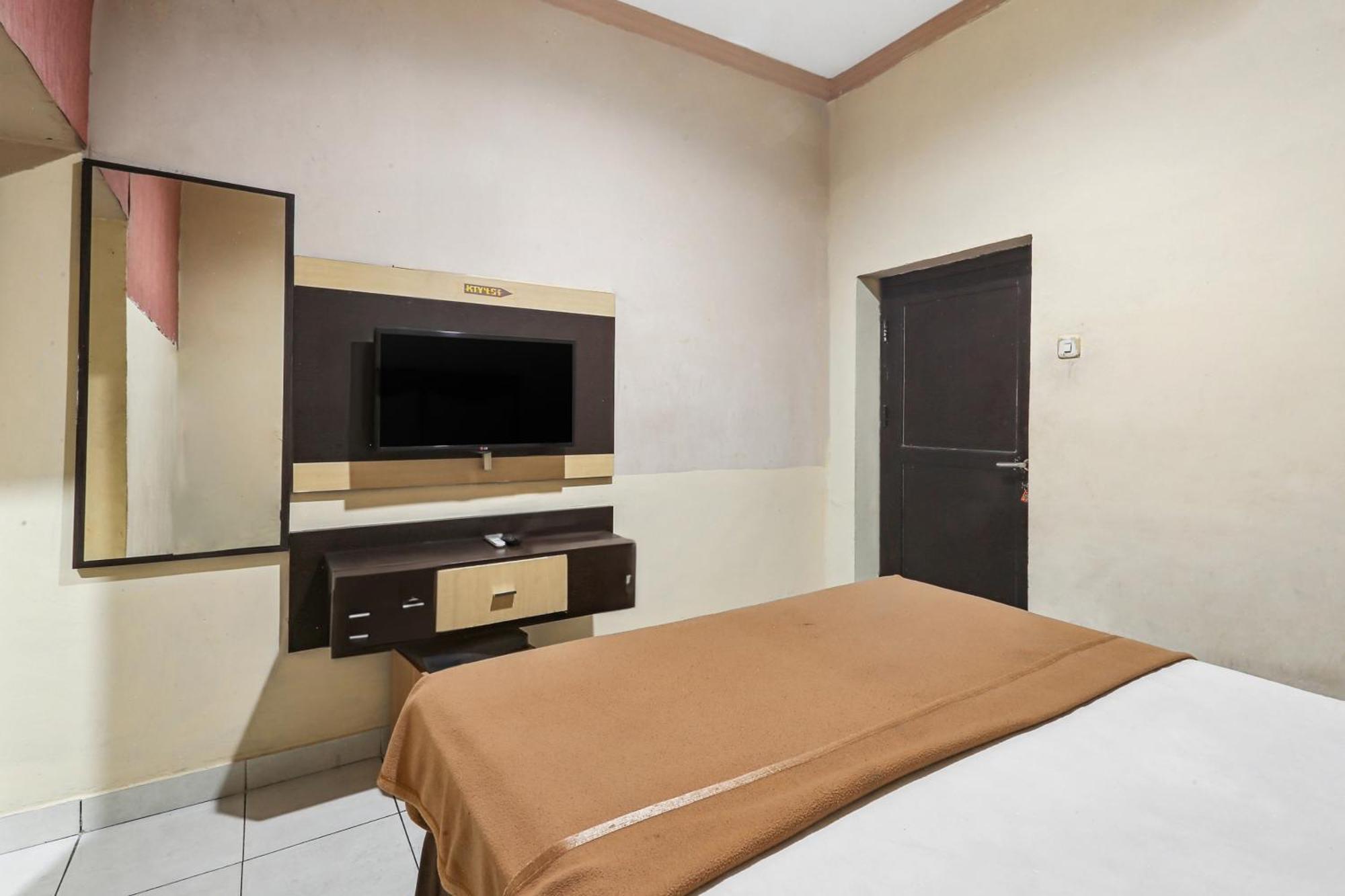 Collection O 93163 Hotel Grand Kartika Parepare Buitenkant foto
