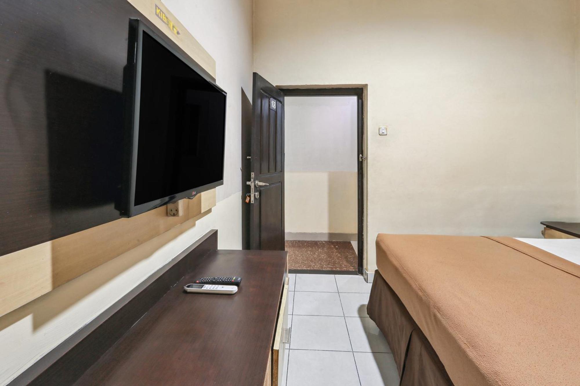 Collection O 93163 Hotel Grand Kartika Parepare Buitenkant foto