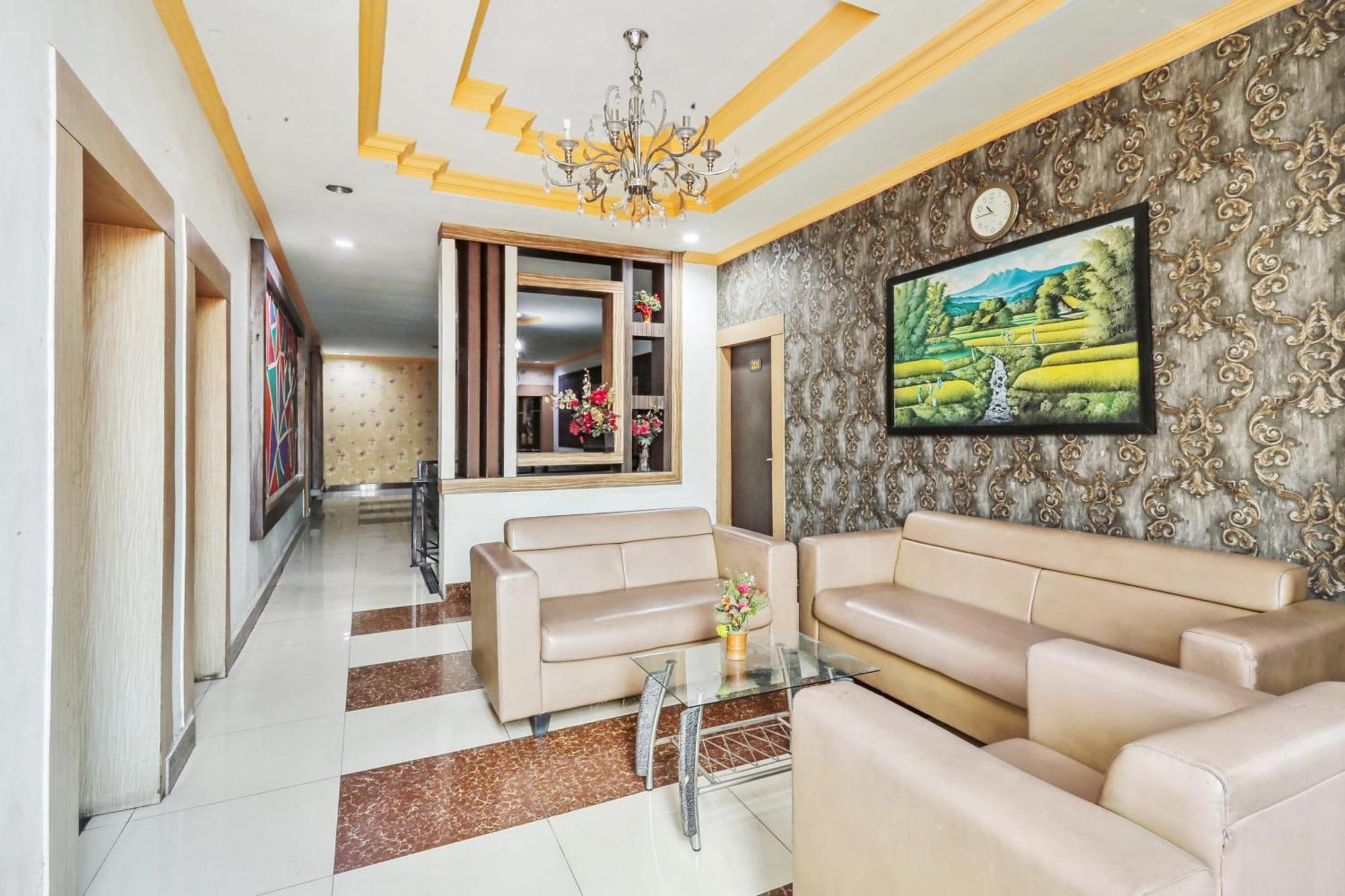 Collection O 93163 Hotel Grand Kartika Parepare Buitenkant foto