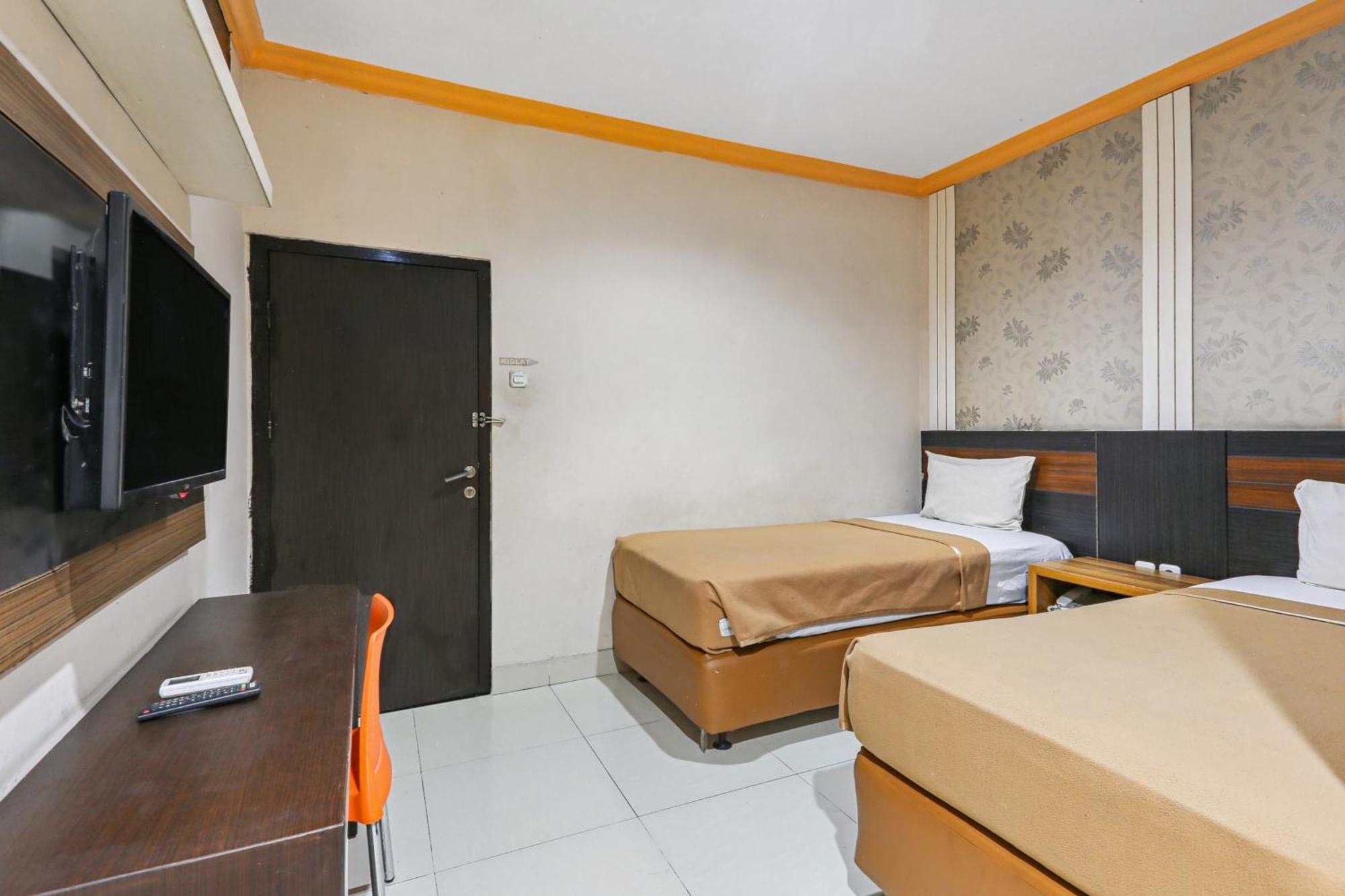 Collection O 93163 Hotel Grand Kartika Parepare Buitenkant foto