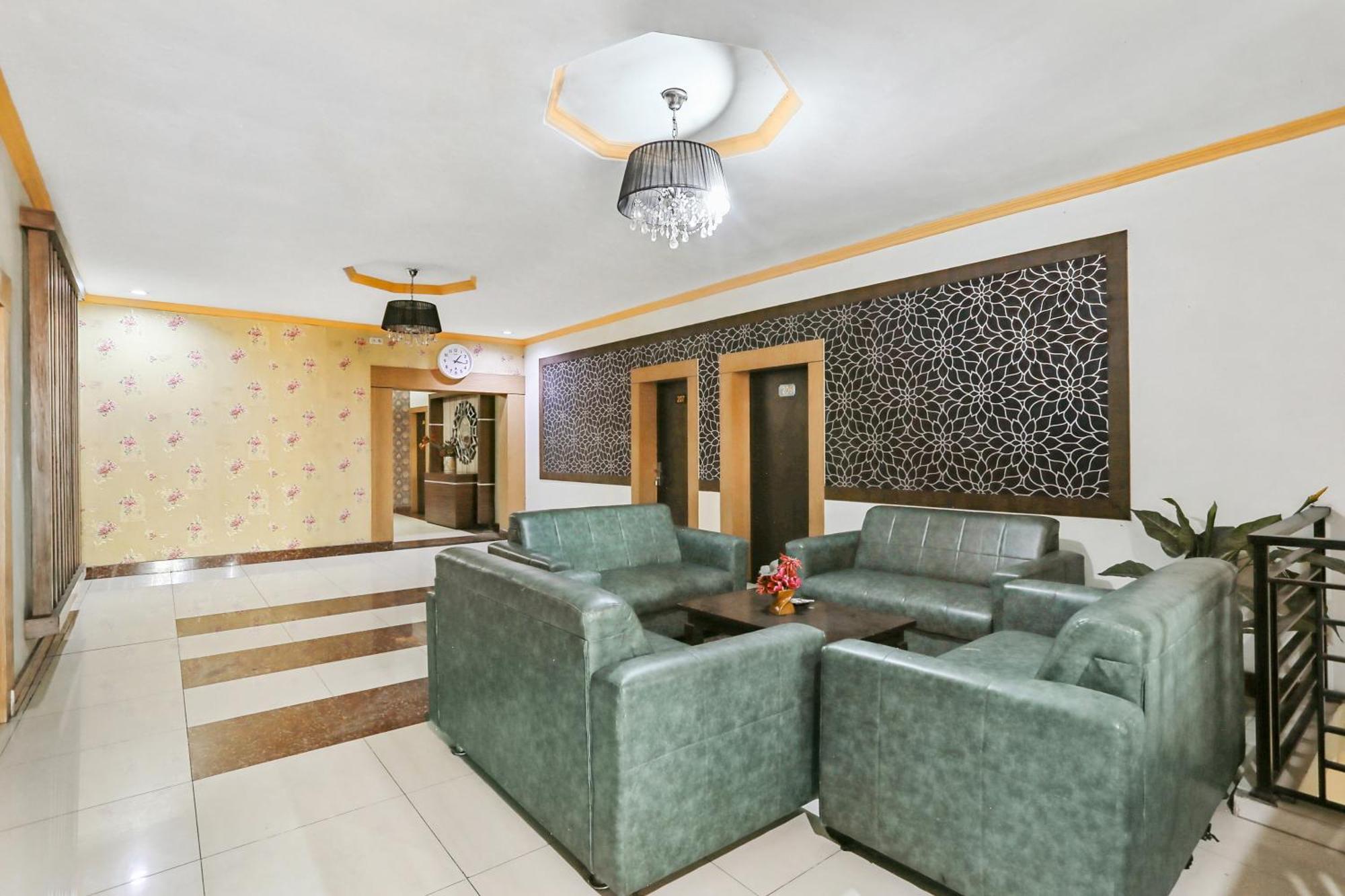 Collection O 93163 Hotel Grand Kartika Parepare Buitenkant foto