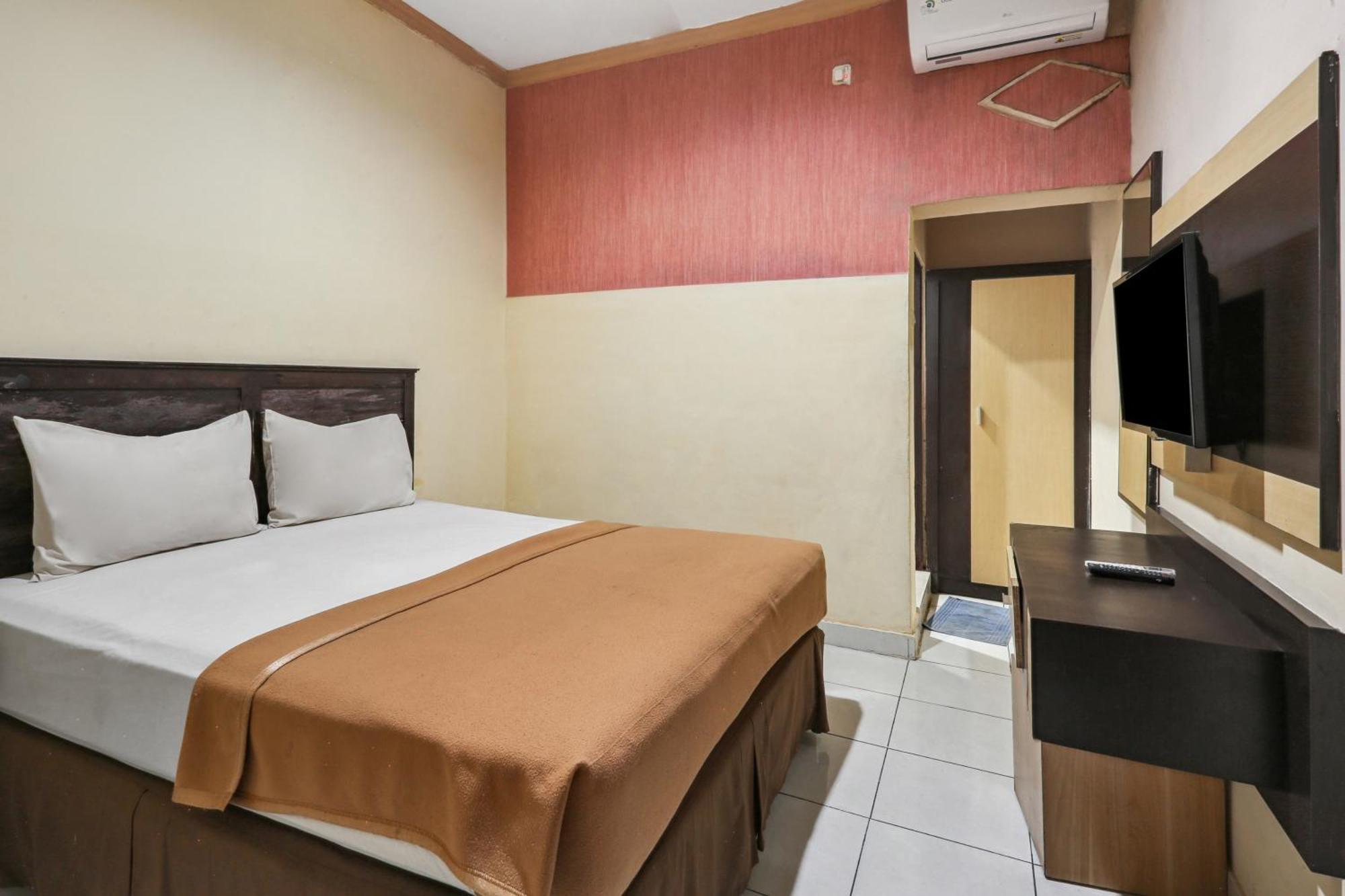 Collection O 93163 Hotel Grand Kartika Parepare Buitenkant foto