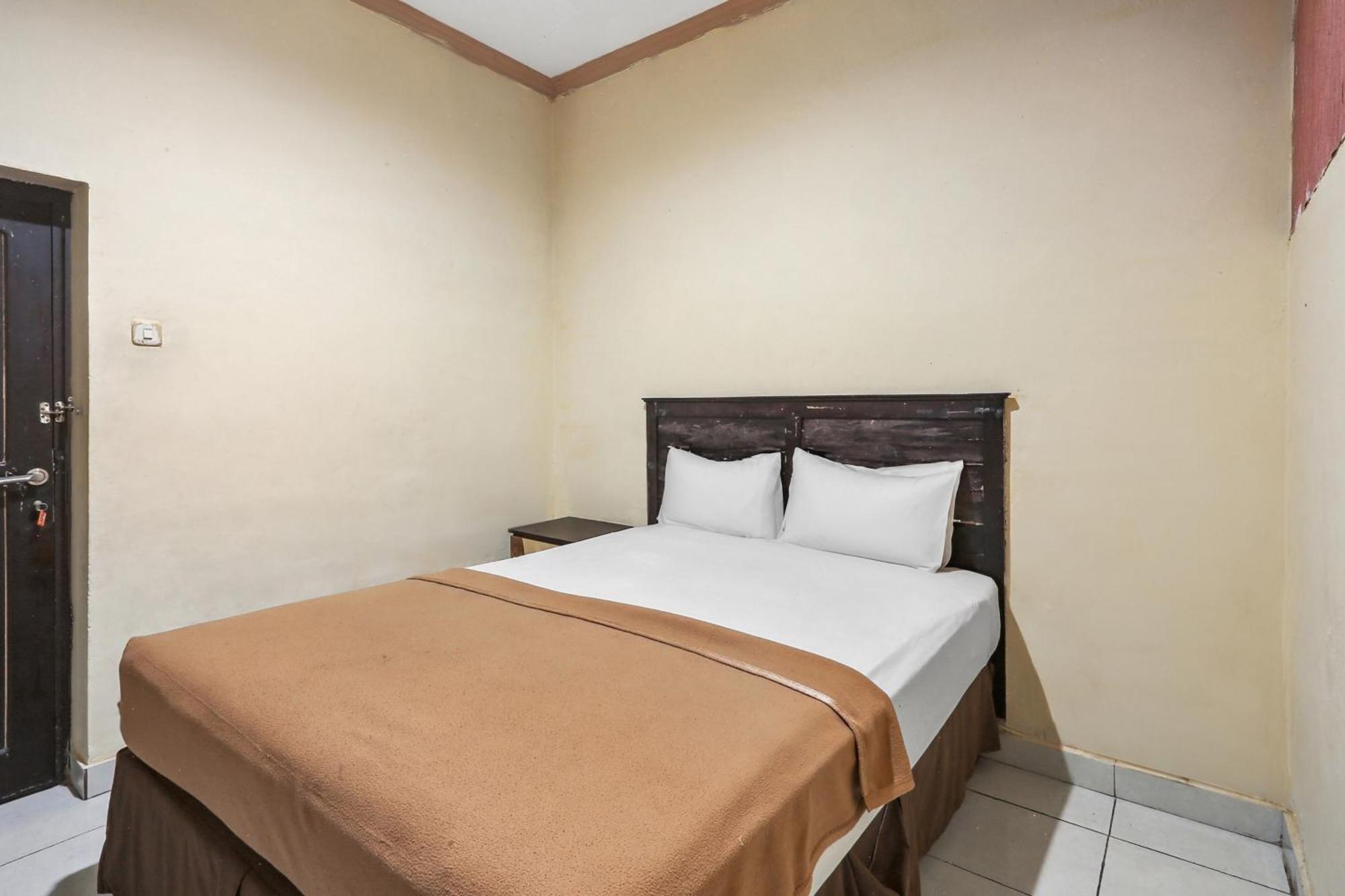 Collection O 93163 Hotel Grand Kartika Parepare Buitenkant foto