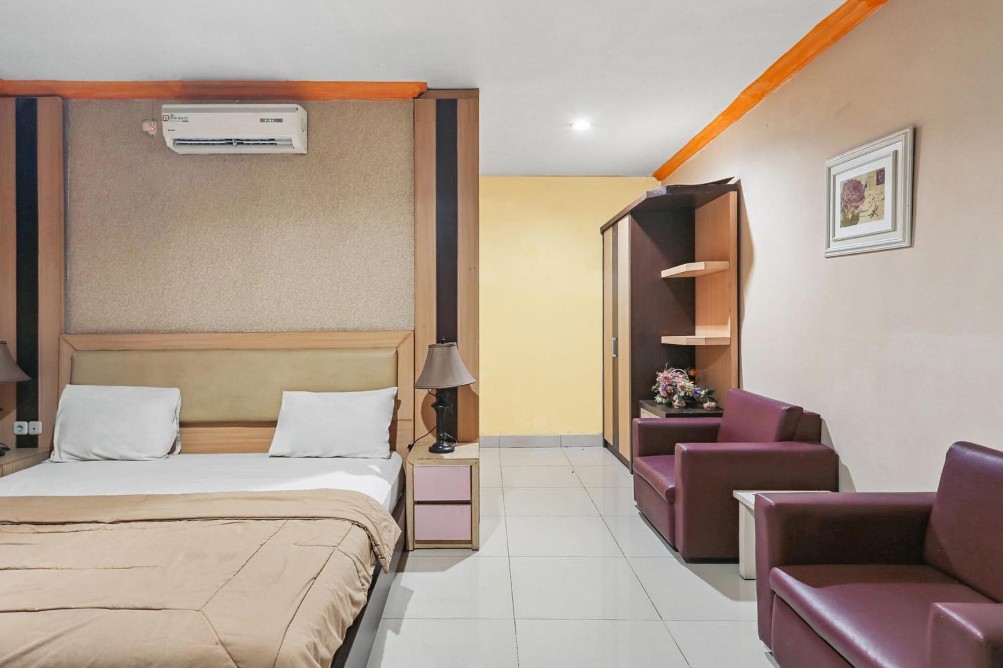 Collection O 93163 Hotel Grand Kartika Parepare Buitenkant foto