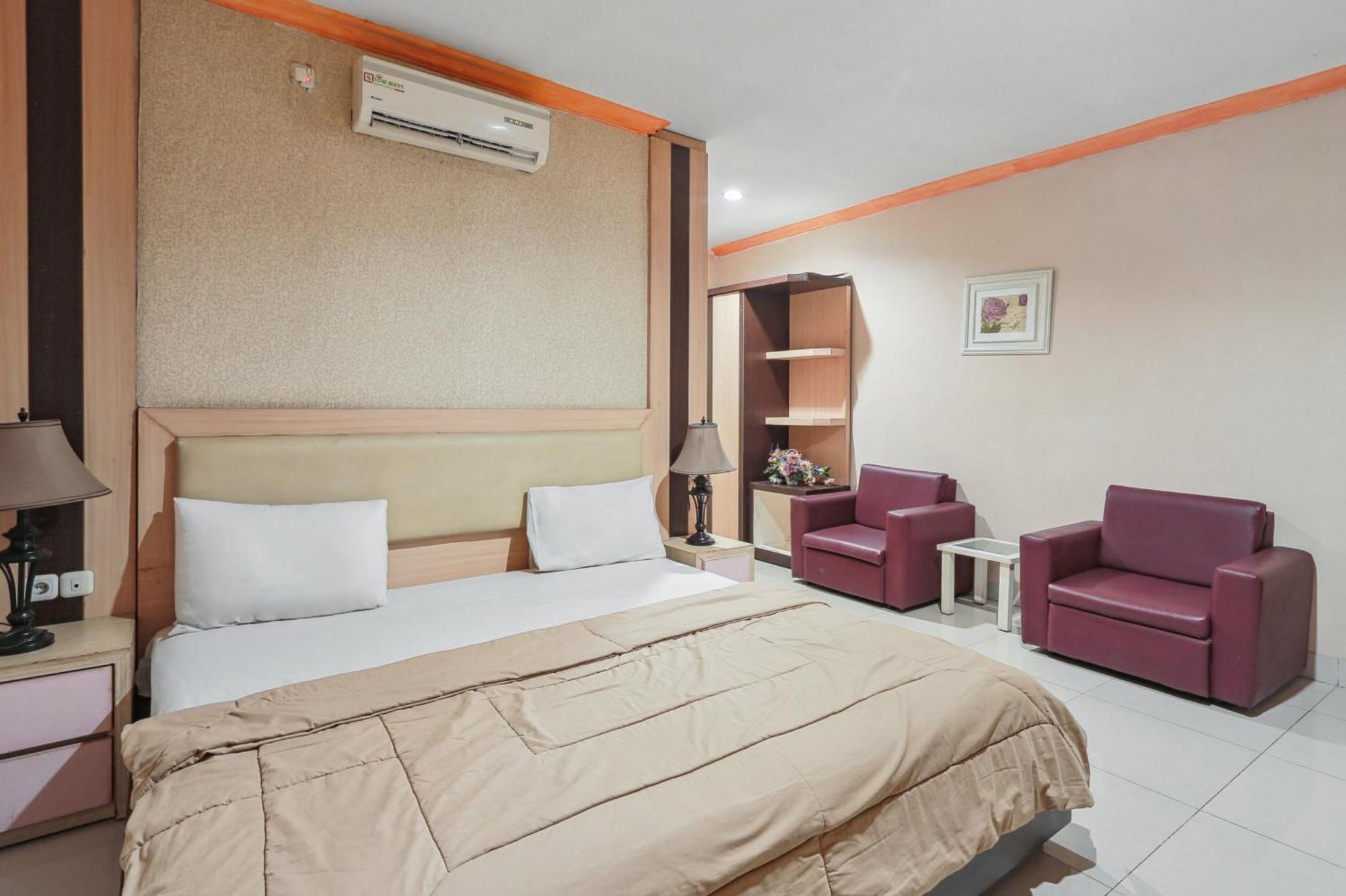 Collection O 93163 Hotel Grand Kartika Parepare Buitenkant foto