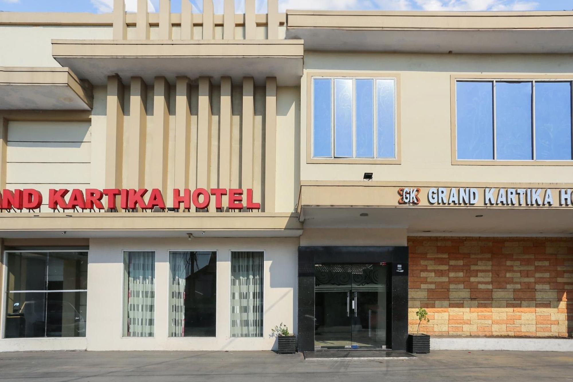Collection O 93163 Hotel Grand Kartika Parepare Buitenkant foto