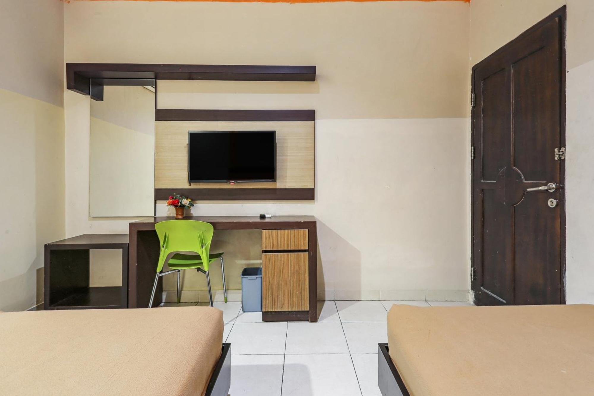 Collection O 93163 Hotel Grand Kartika Parepare Buitenkant foto